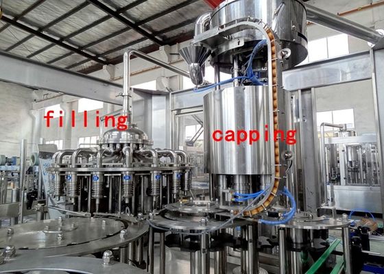 3 σε 1 υγρή μηχανή πλήρωσης Monoblock προμηθευτής